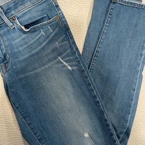 Distressed skinny jeans